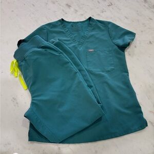 FIGS JOGGER SCRUB SET